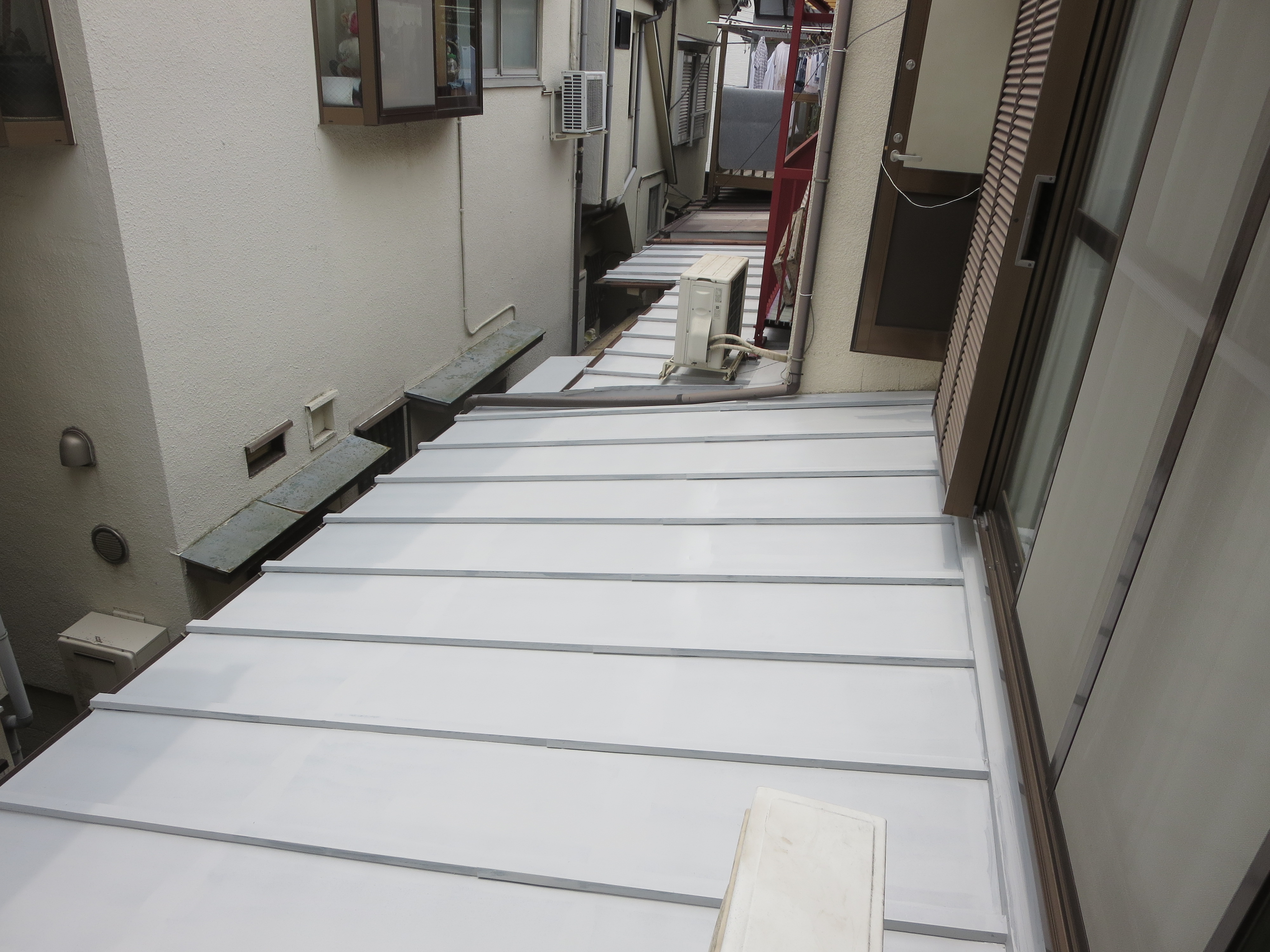 東京都北区　屋根塗装工事　施工中