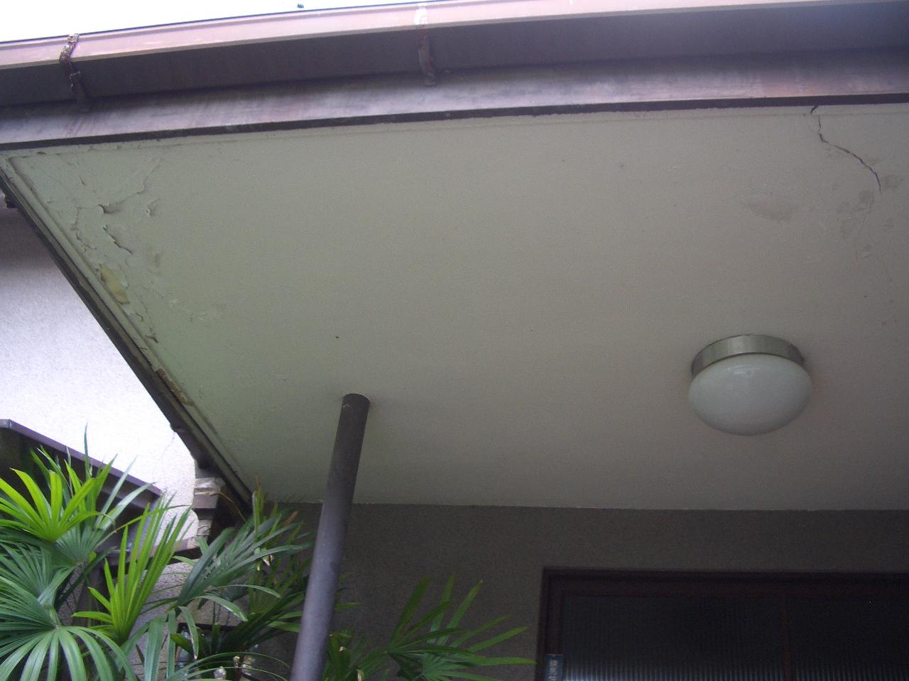 練馬区　瓦修理　玄関屋根修理　塗装工事　雨樋交換