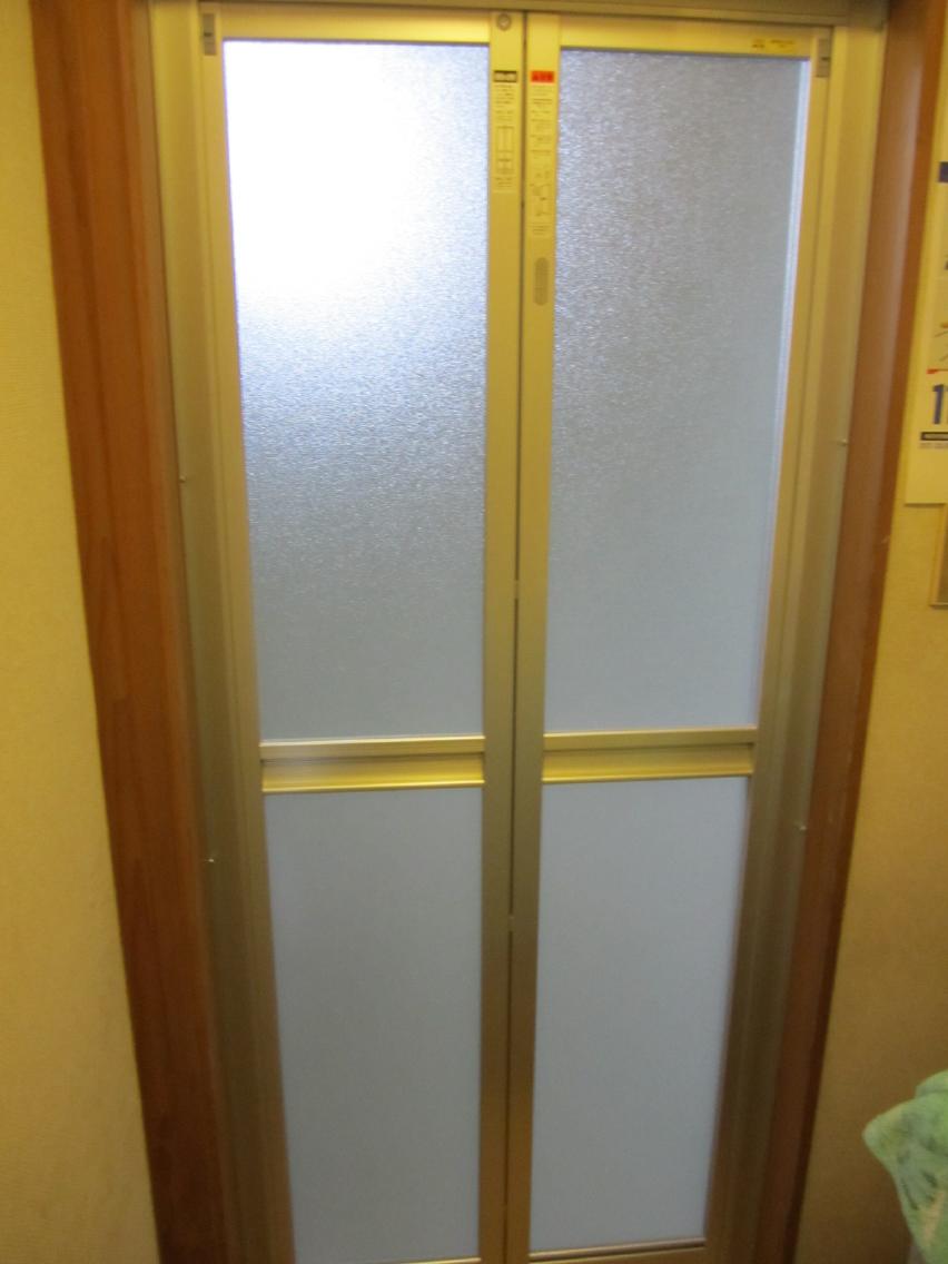 東京都　北区　浴室ドア交換