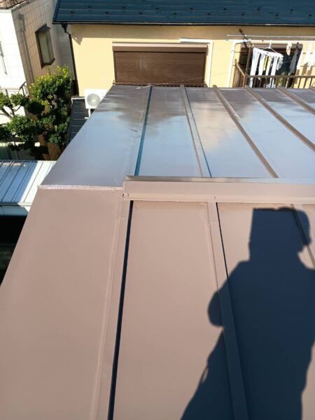 塗膜が剥がれた屋根を塗装