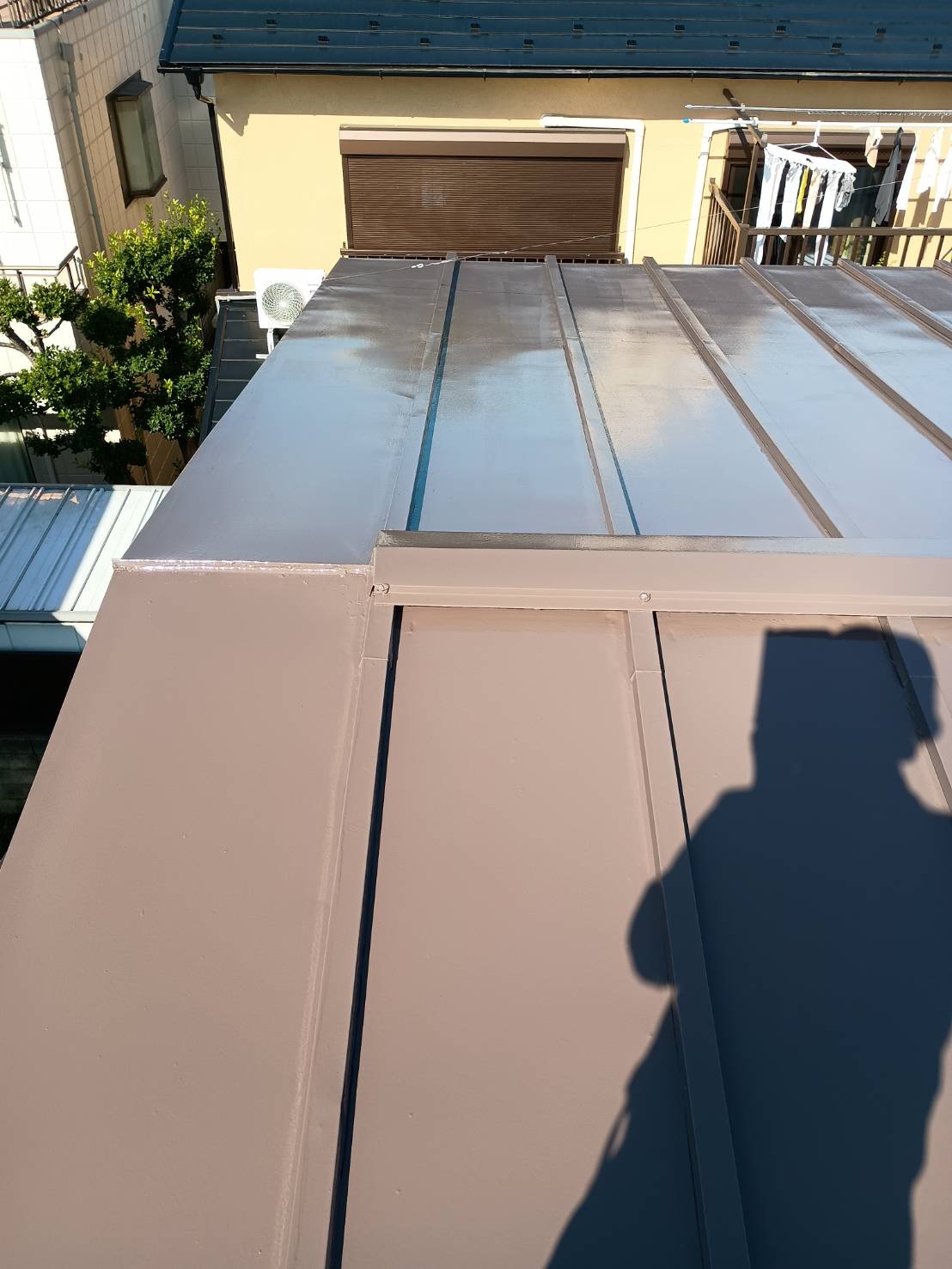 塗膜が剥がれた屋根を塗装