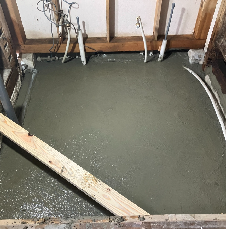 土台の厚みも足りていなかったので、コンクリートを厚みをもたせしっかりと打ちました。